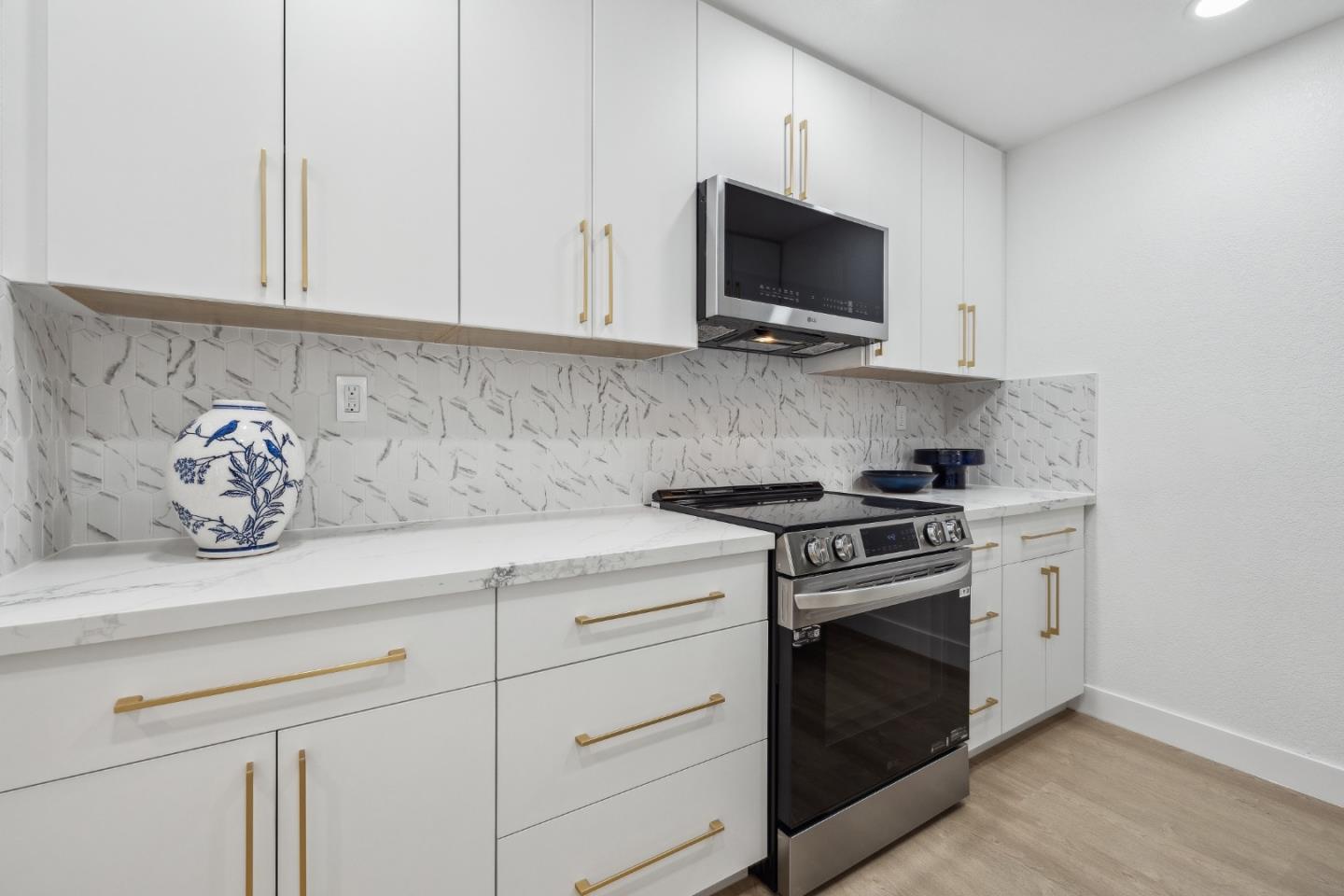 Detail Gallery Image 19 of 49 For 4159 El Camino Way #UNIT E,  Palo Alto,  CA 94306 - 2 Beds | 2 Baths