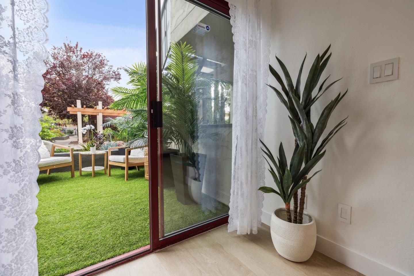 Detail Gallery Image 37 of 49 For 4159 El Camino Way #UNIT E,  Palo Alto,  CA 94306 - 2 Beds | 2 Baths