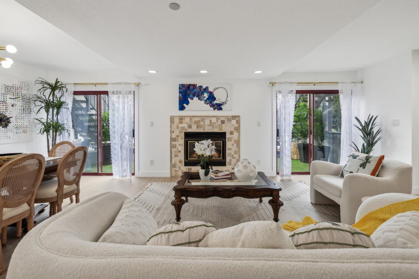 Detail Gallery Image 4 of 49 For 4159 El Camino Way #UNIT E,  Palo Alto,  CA 94306 - 2 Beds | 2 Baths