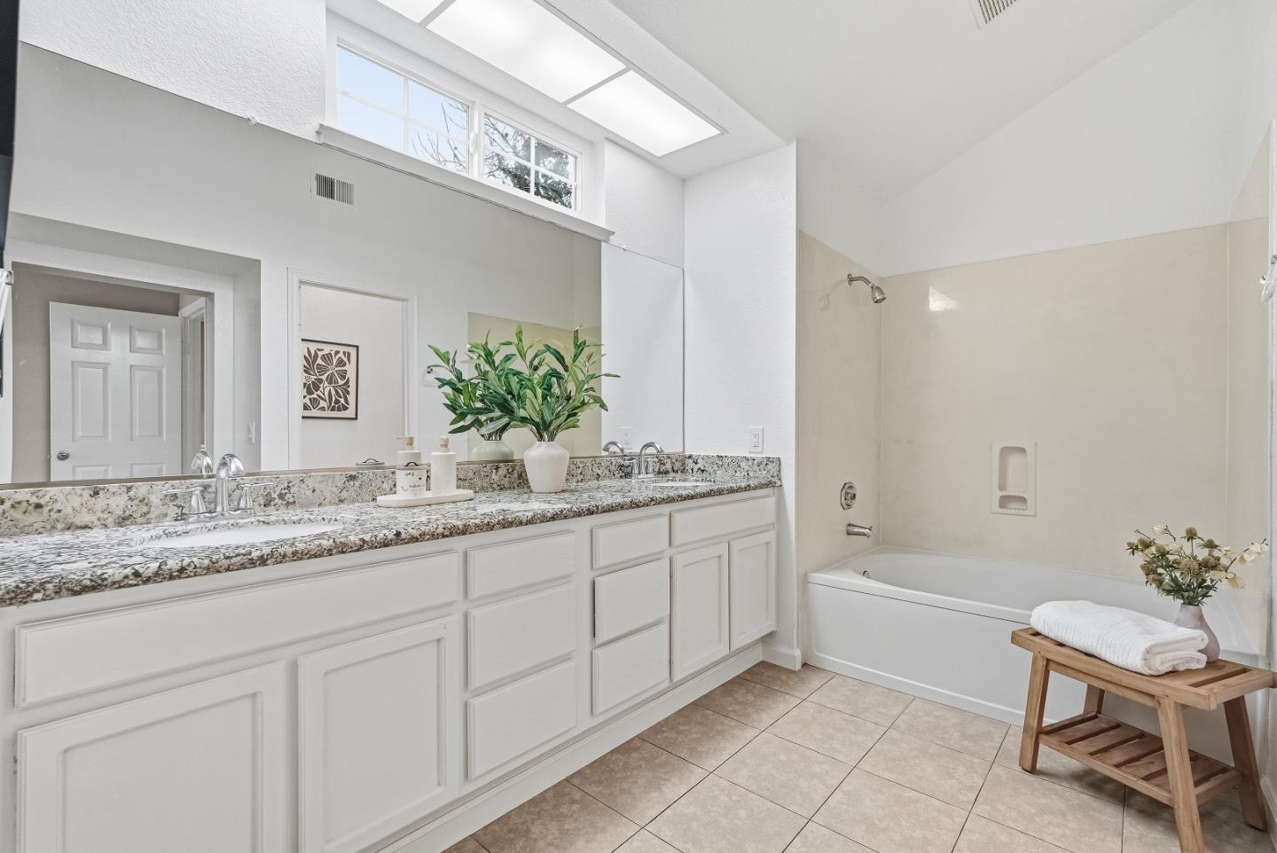 Detail Gallery Image 19 of 38 For 34767 Shalimar Ter, Fremont,  CA 94555 - 2 Beds | 2/1 Baths