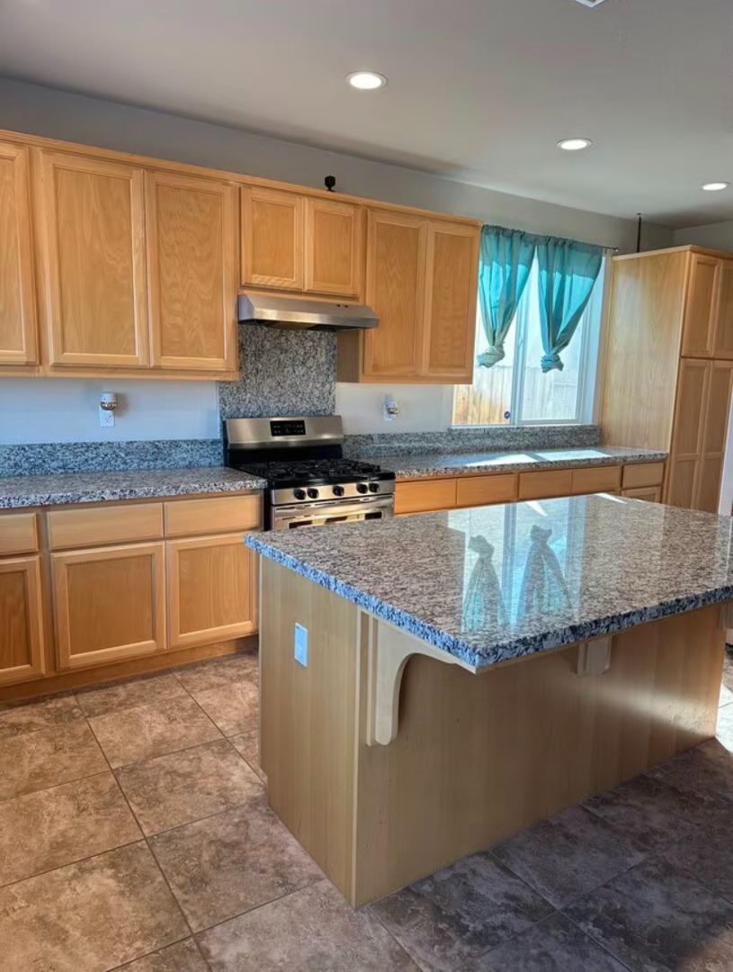 Detail Gallery Image 3 of 11 For 814 Bogdanich Way, Patterson,  CA 95363 - 4 Beds | 3 Baths