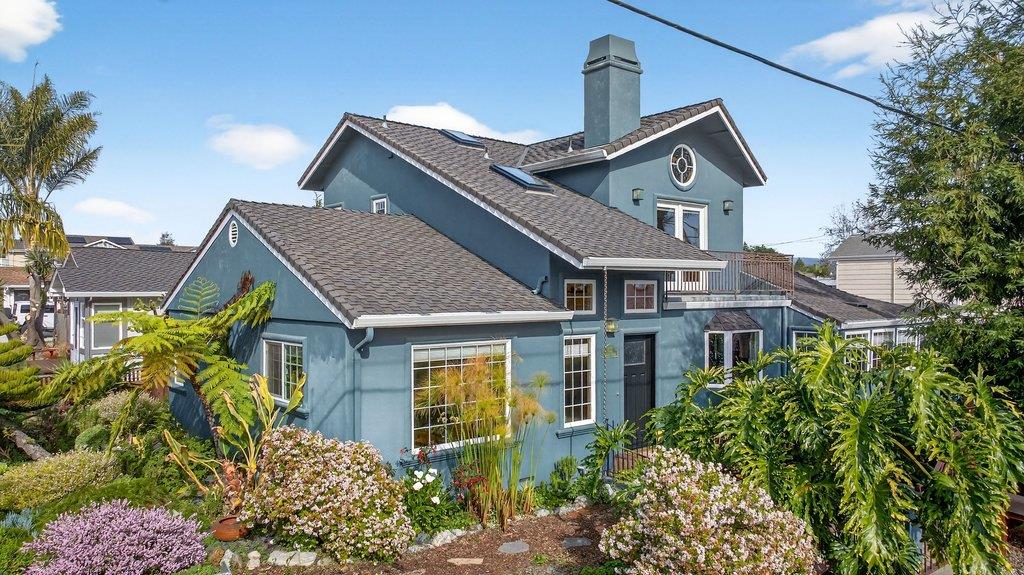 Detail Gallery Image 2 of 61 For 1021 Webster St, Santa Cruz,  CA 95062 - 3 Beds | 2/1 Baths