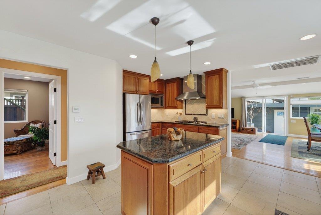 Detail Gallery Image 22 of 61 For 1021 Webster St, Santa Cruz,  CA 95062 - 3 Beds | 2/1 Baths