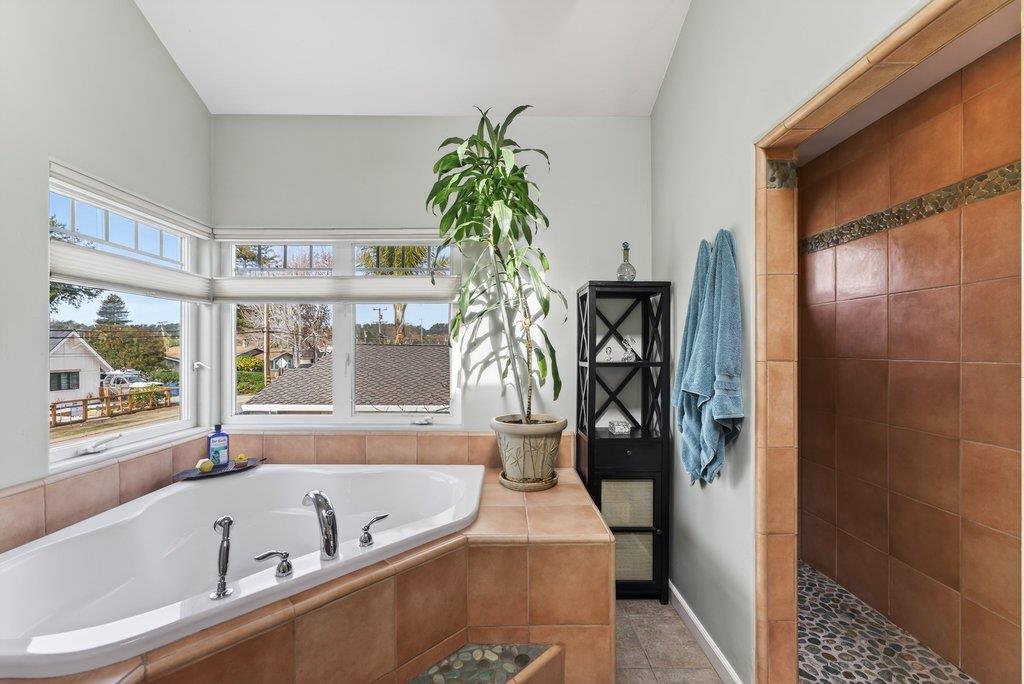 Detail Gallery Image 39 of 61 For 1021 Webster St, Santa Cruz,  CA 95062 - 3 Beds | 2/1 Baths