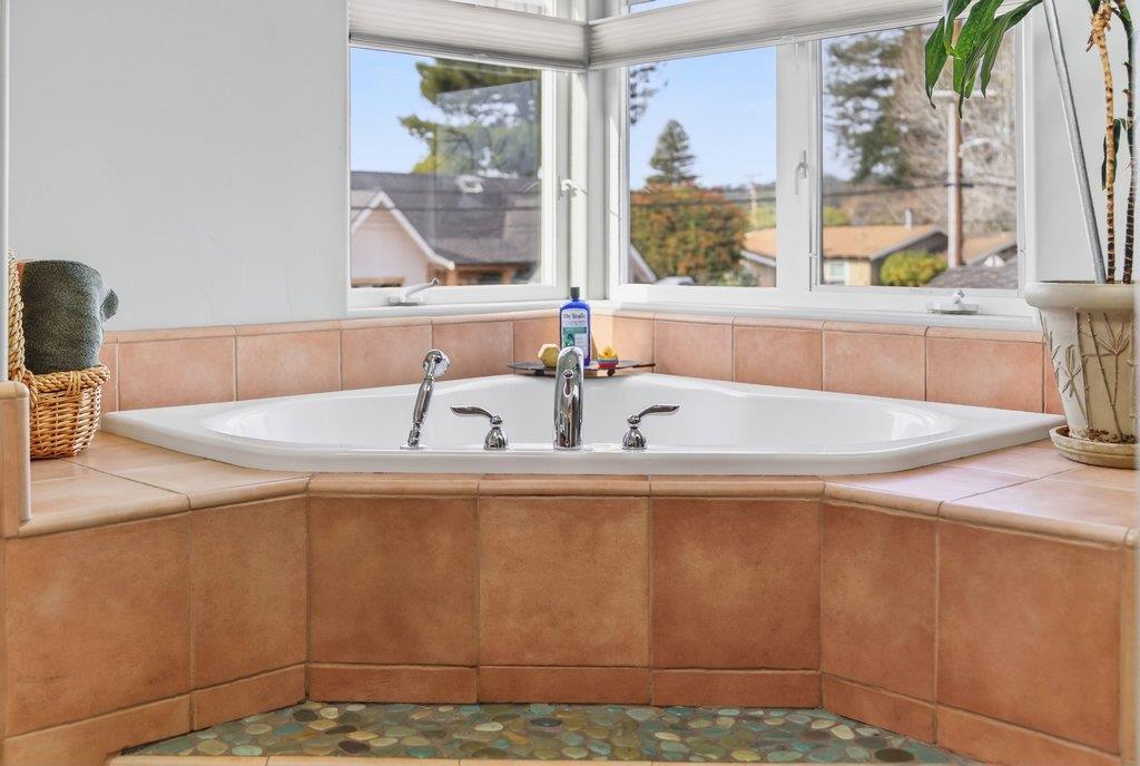 Detail Gallery Image 40 of 61 For 1021 Webster St, Santa Cruz,  CA 95062 - 3 Beds | 2/1 Baths