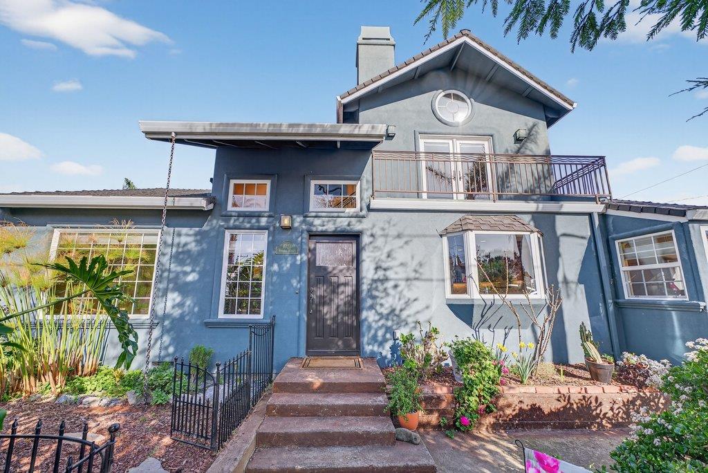 Detail Gallery Image 8 of 61 For 1021 Webster St, Santa Cruz,  CA 95062 - 3 Beds | 2/1 Baths