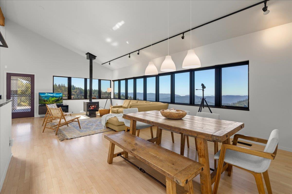 Detail Gallery Image 10 of 48 For 12336 Indian Rock Way, Los Gatos,  CA 95033 - 4 Beds | 3 Baths