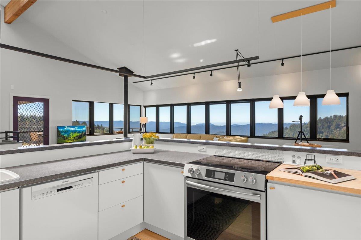 Detail Gallery Image 14 of 48 For 12336 Indian Rock Way, Los Gatos,  CA 95033 - 4 Beds | 3 Baths