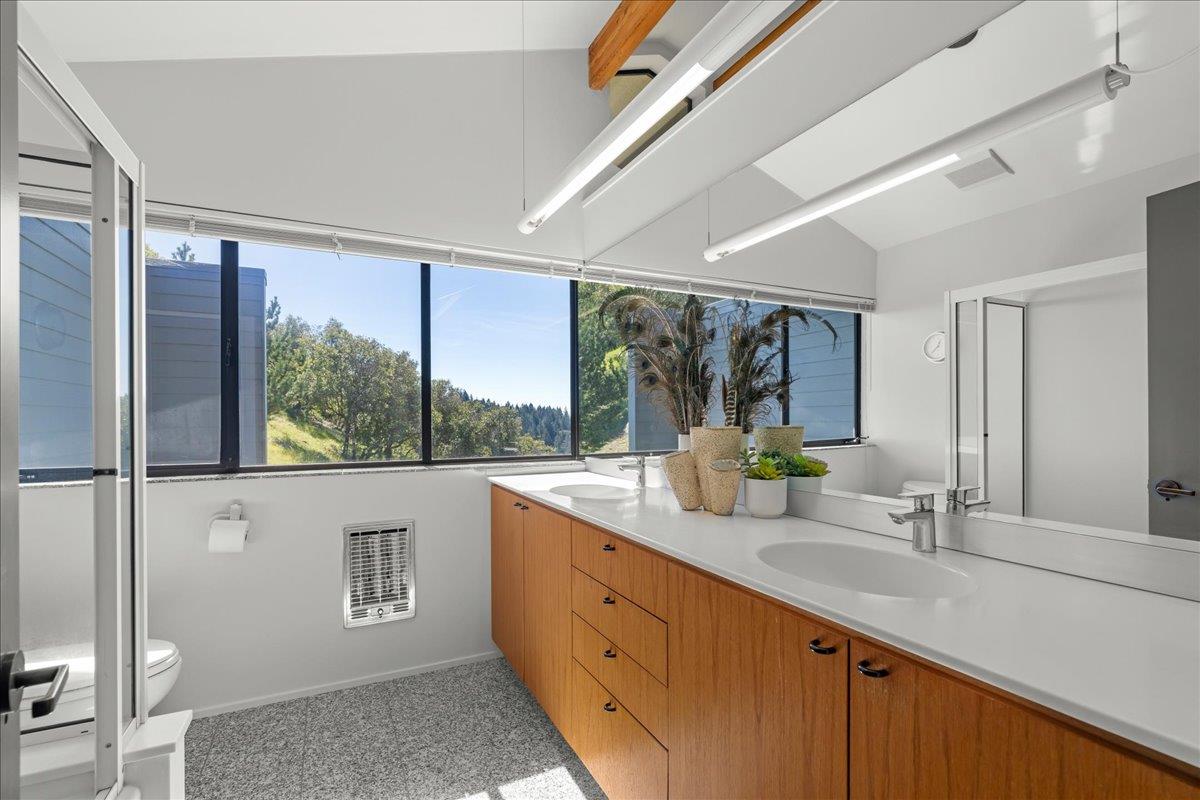 Detail Gallery Image 19 of 48 For 12336 Indian Rock Way, Los Gatos,  CA 95033 - 4 Beds | 3 Baths