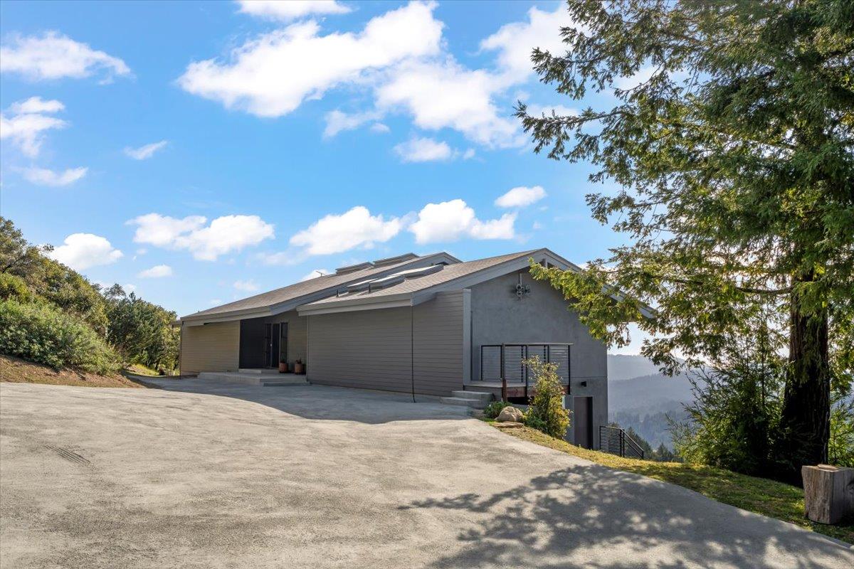 Detail Gallery Image 2 of 48 For 12336 Indian Rock Way, Los Gatos,  CA 95033 - 4 Beds | 3 Baths