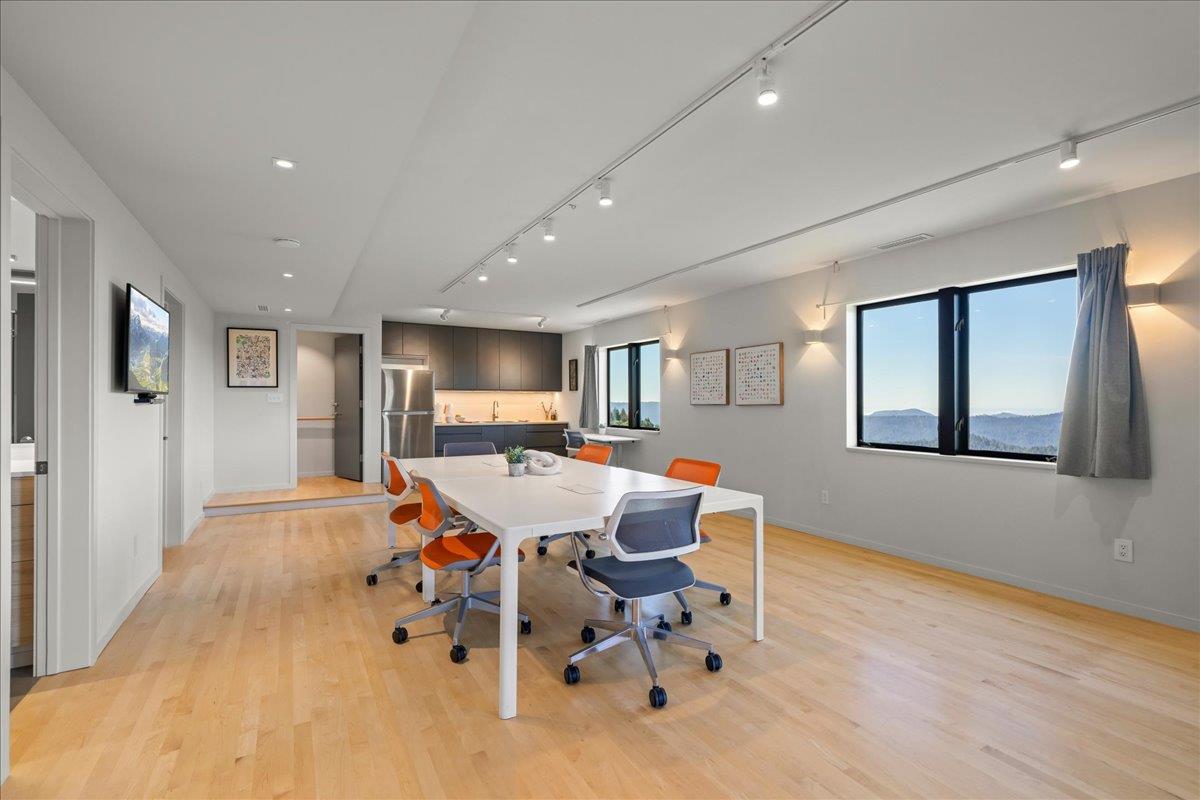 Detail Gallery Image 27 of 48 For 12336 Indian Rock Way, Los Gatos,  CA 95033 - 4 Beds | 3 Baths