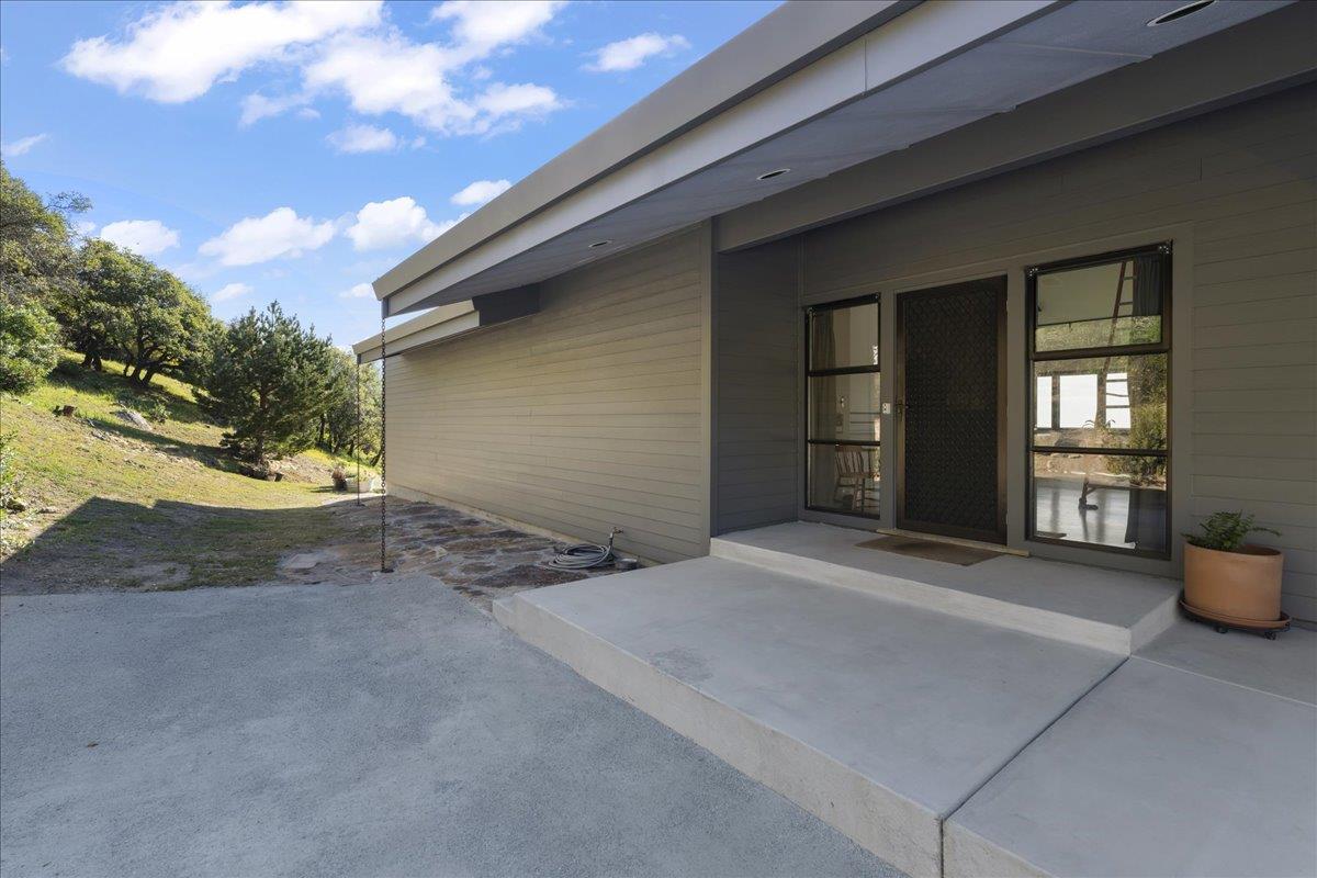 Detail Gallery Image 4 of 48 For 12336 Indian Rock Way, Los Gatos,  CA 95033 - 4 Beds | 3 Baths