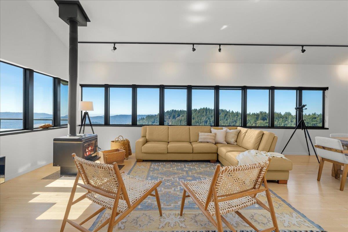 Detail Gallery Image 8 of 48 For 12336 Indian Rock Way, Los Gatos,  CA 95033 - 4 Beds | 3 Baths