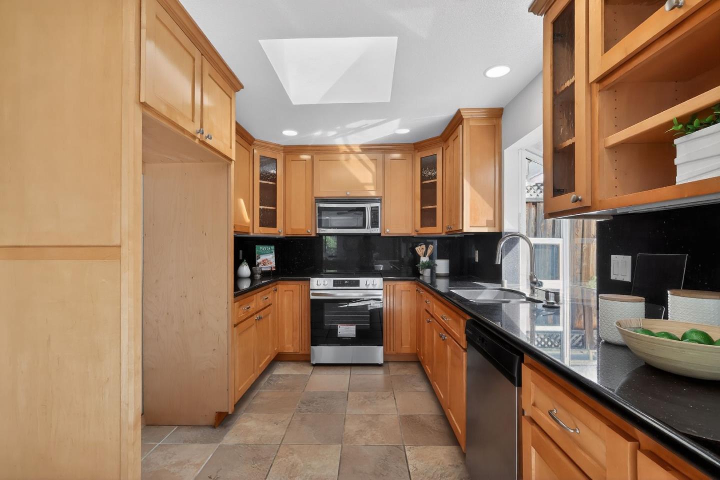 Detail Gallery Image 9 of 30 For 3106 Ingersoll Pl, Fremont,  CA 94538 - 3 Beds | 2/1 Baths