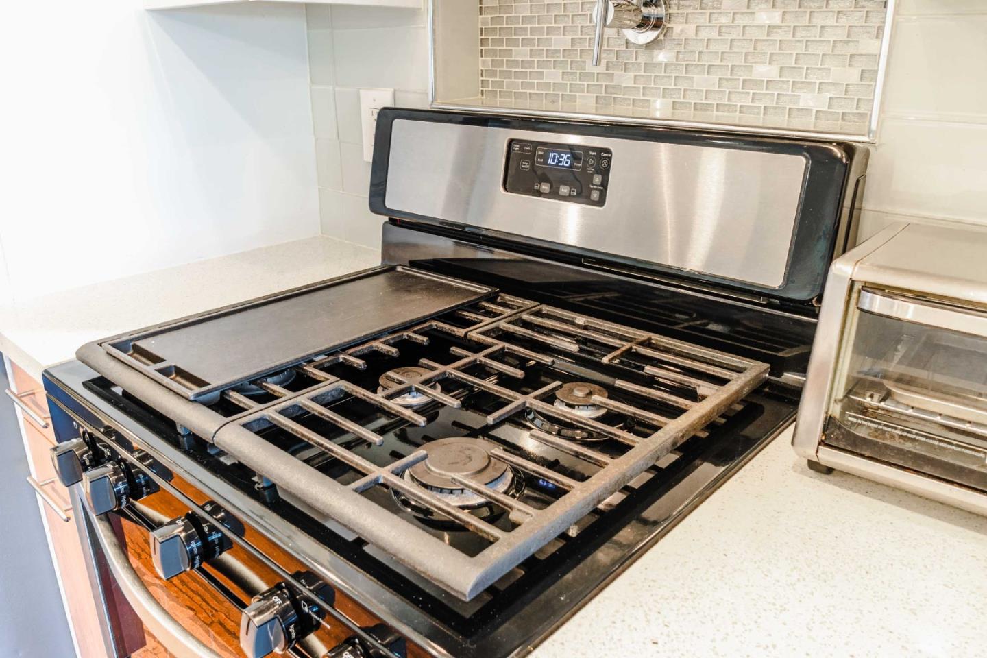 Detail Gallery Image 11 of 34 For 653 Saint Francis Blvd, Daly City,  CA 94015 - 2 Beds | 2/1 Baths