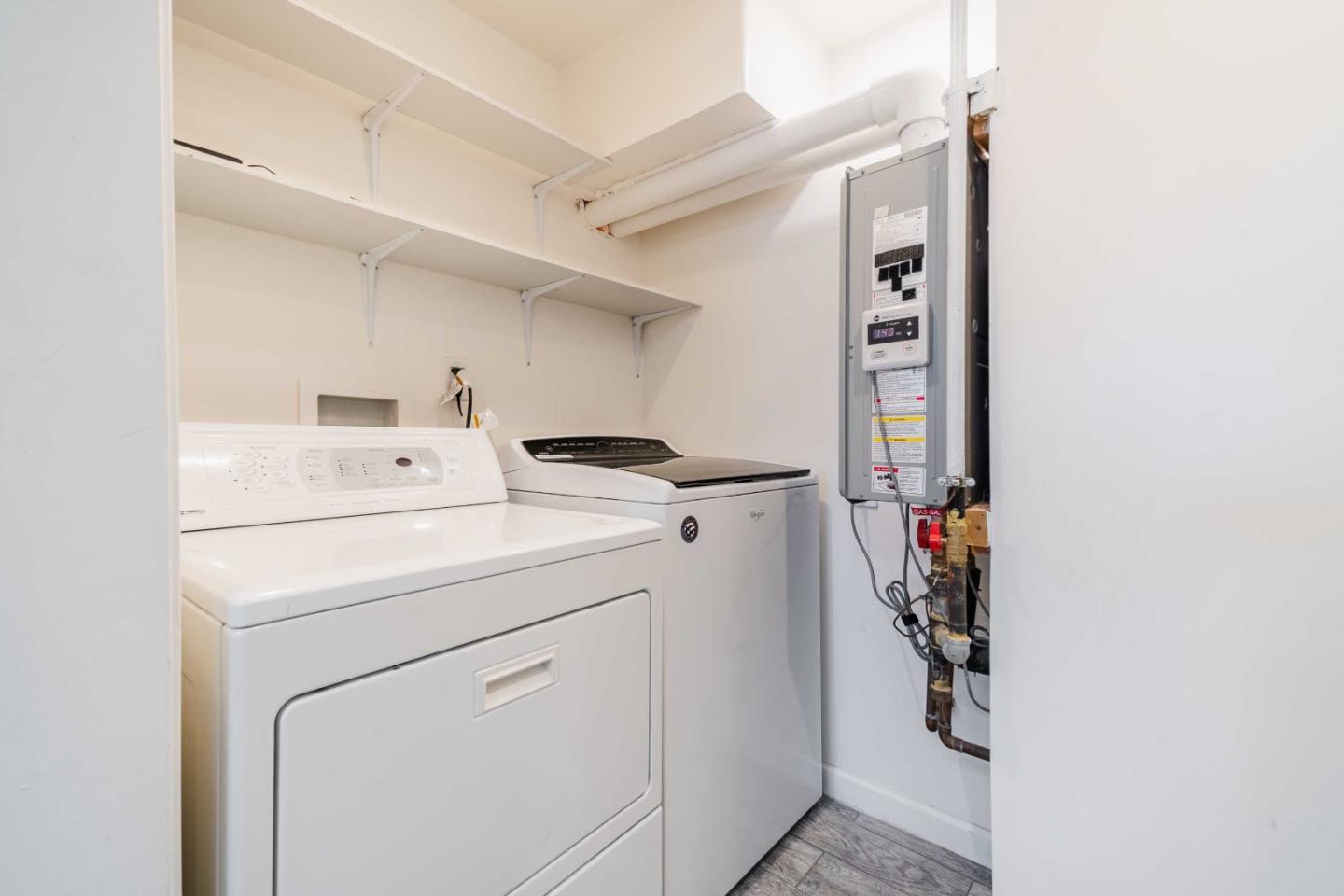 Detail Gallery Image 4 of 34 For 653 Saint Francis Blvd, Daly City,  CA 94015 - 2 Beds | 2/1 Baths