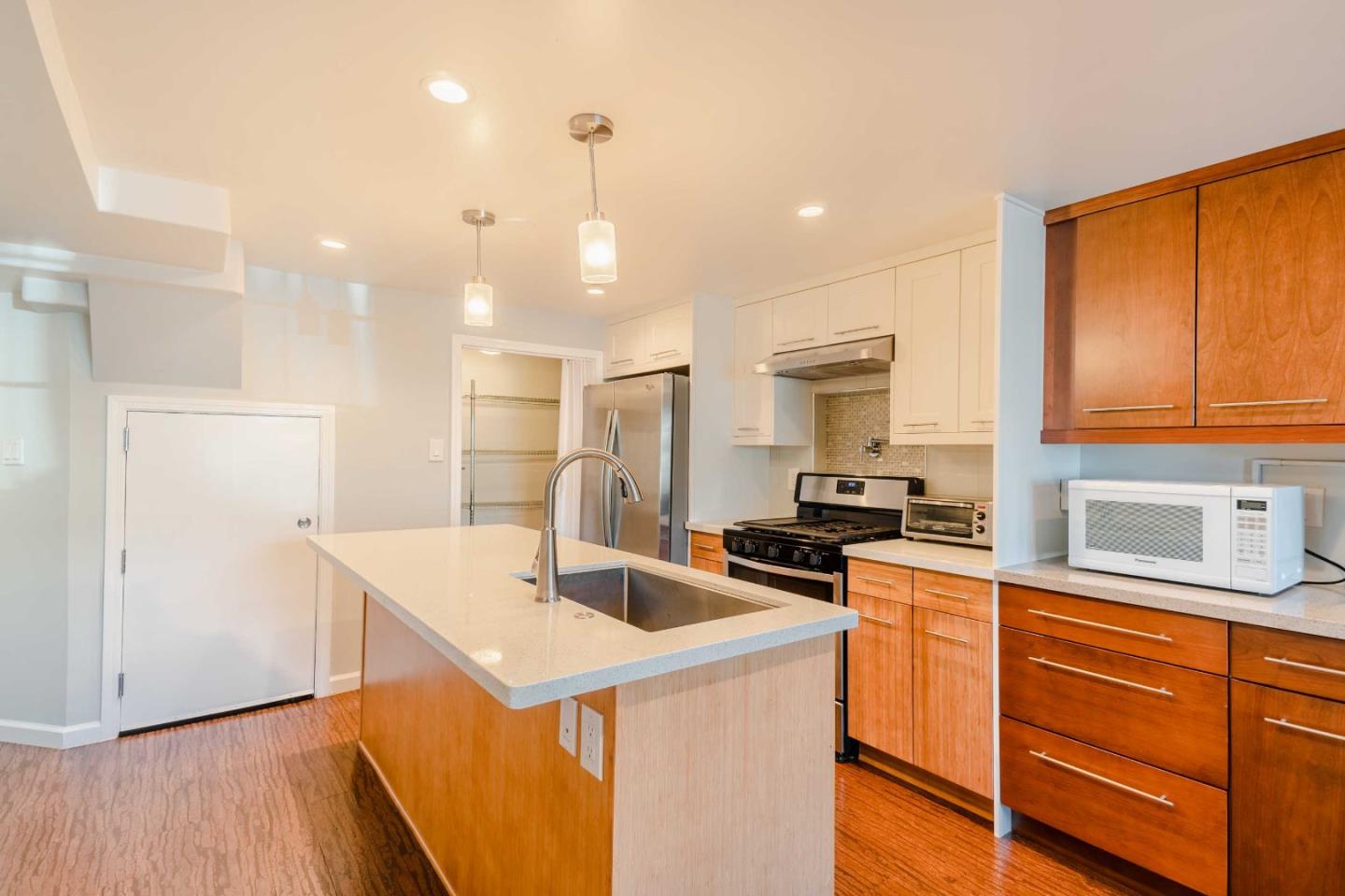 Detail Gallery Image 5 of 34 For 653 Saint Francis Blvd, Daly City,  CA 94015 - 2 Beds | 2/1 Baths