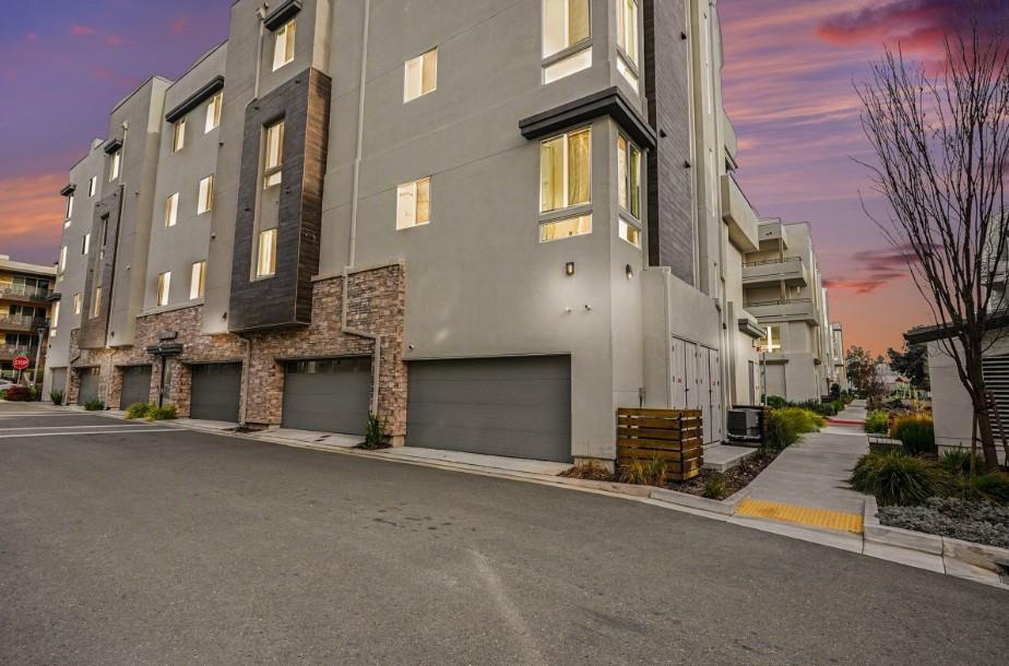 Front Image Thumbnail for ML82034376