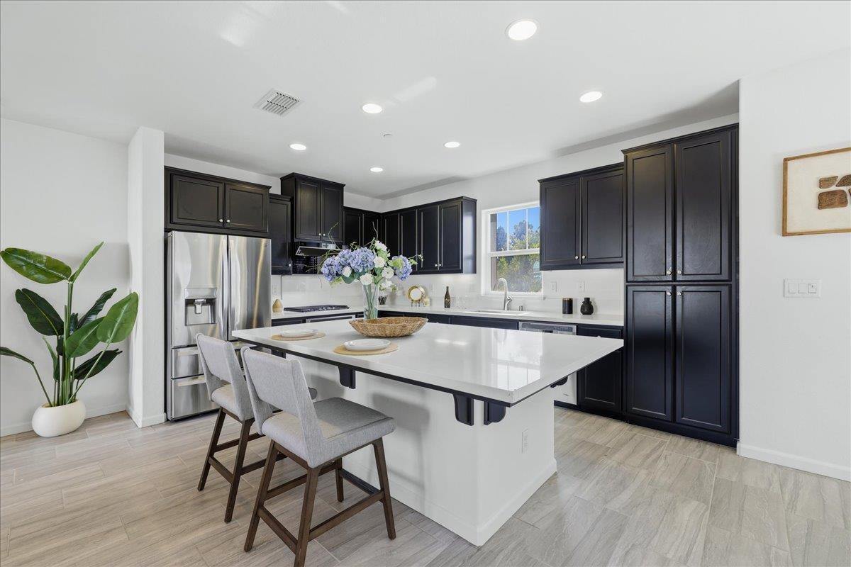 Detail Gallery Image 13 of 74 For 3868 Fiano Cmn, Fremont,  CA 94555 - 3 Beds | 3/1 Baths