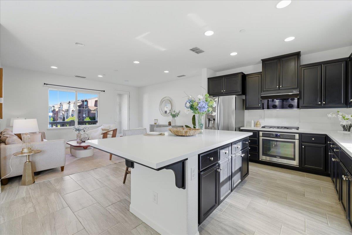 Detail Gallery Image 14 of 74 For 3868 Fiano Cmn, Fremont,  CA 94555 - 3 Beds | 3/1 Baths