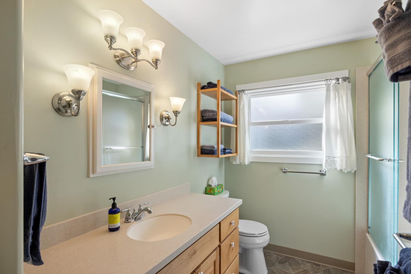 Detail Gallery Image 10 of 28 For 306 Crocker Ave, Pacific Grove,  CA 93950 - 3 Beds | 2 Baths