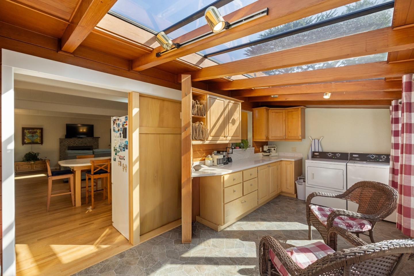 Detail Gallery Image 11 of 28 For 306 Crocker Ave, Pacific Grove,  CA 93950 - 3 Beds | 2 Baths