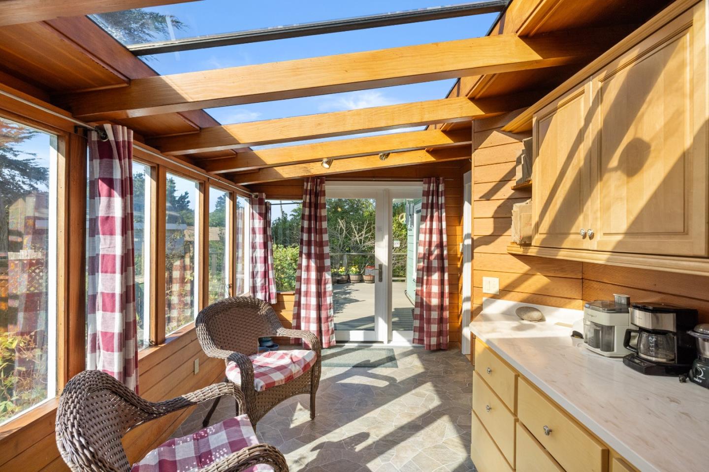 Detail Gallery Image 12 of 28 For 306 Crocker Ave, Pacific Grove,  CA 93950 - 3 Beds | 2 Baths