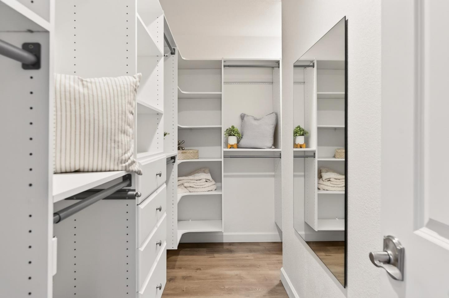 Detail Gallery Image 32 of 49 For 12791 Ione Ct, Saratoga,  CA 95070 - 5 Beds | 4/1 Baths