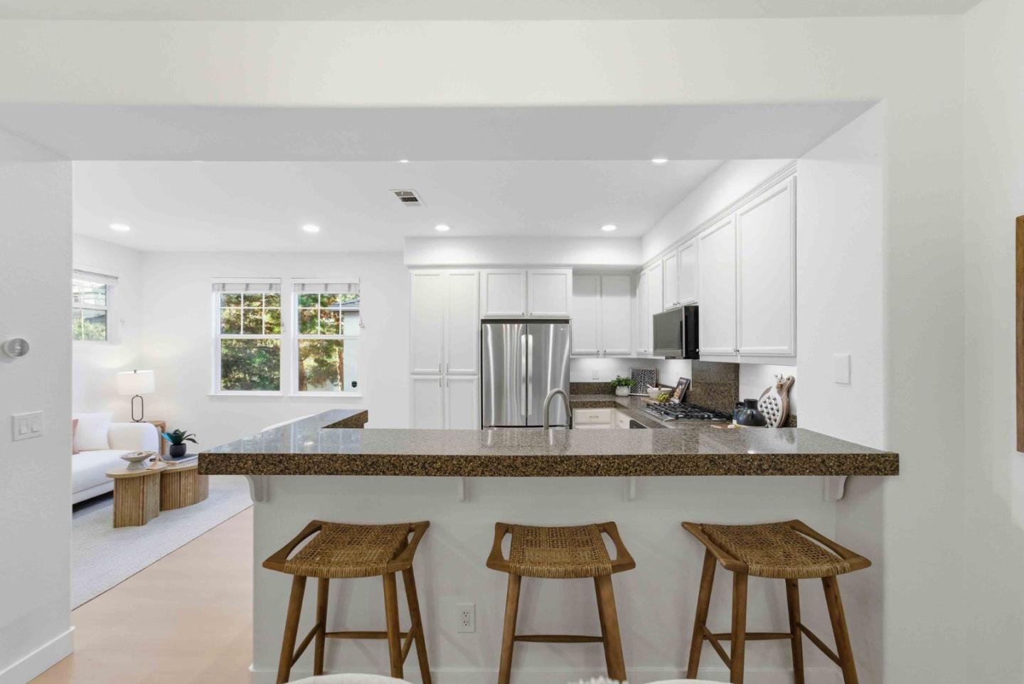 Detail Gallery Image 14 of 51 For 2260 Golden Crest Cmn, San Jose,  CA 95125 - 2 Beds | 2/1 Baths