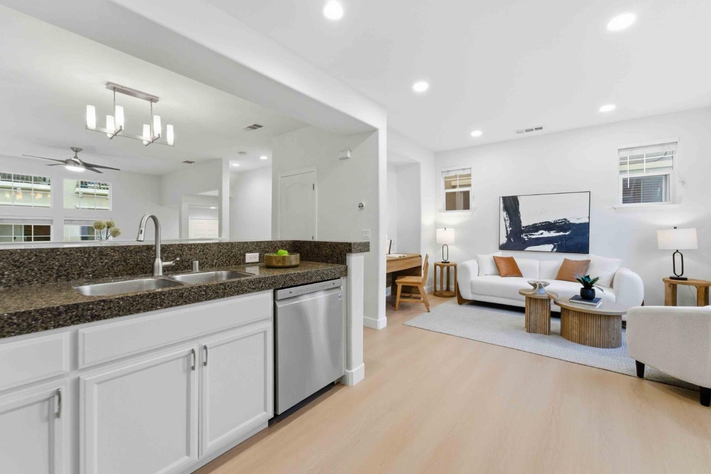 Detail Gallery Image 18 of 51 For 2260 Golden Crest Cmn, San Jose,  CA 95125 - 2 Beds | 2/1 Baths