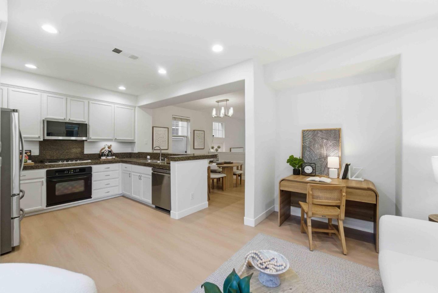 Detail Gallery Image 19 of 51 For 2260 Golden Crest Cmn, San Jose,  CA 95125 - 2 Beds | 2/1 Baths