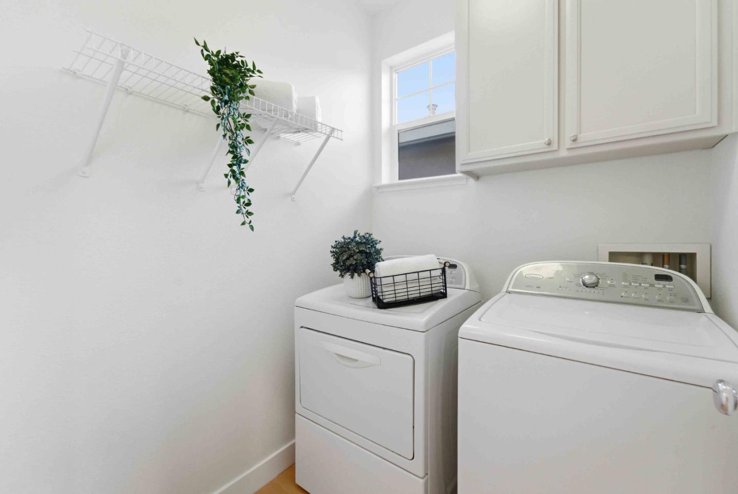 Detail Gallery Image 34 of 51 For 2260 Golden Crest Cmn, San Jose,  CA 95125 - 2 Beds | 2/1 Baths