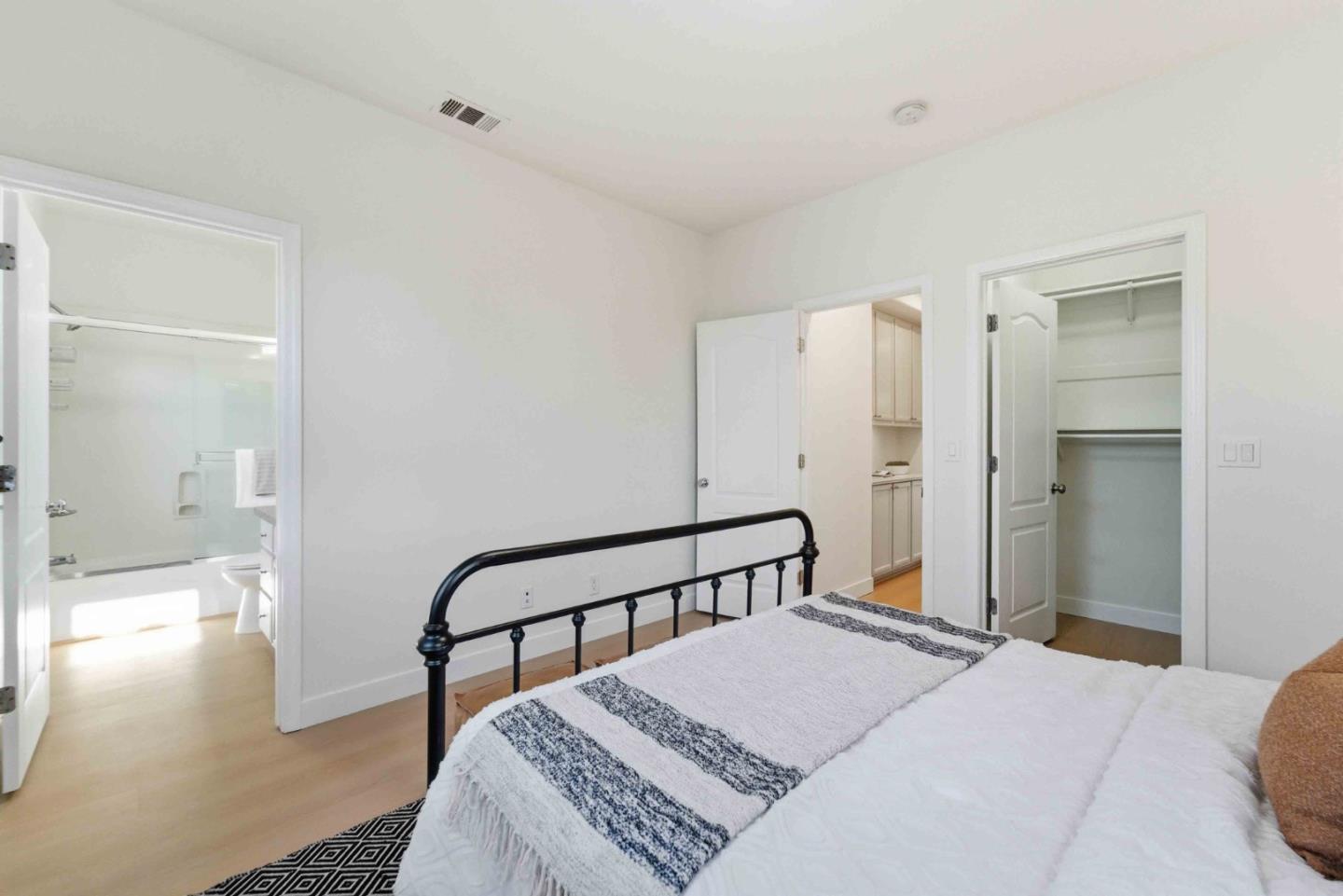 Detail Gallery Image 36 of 51 For 2260 Golden Crest Cmn, San Jose,  CA 95125 - 2 Beds | 2/1 Baths