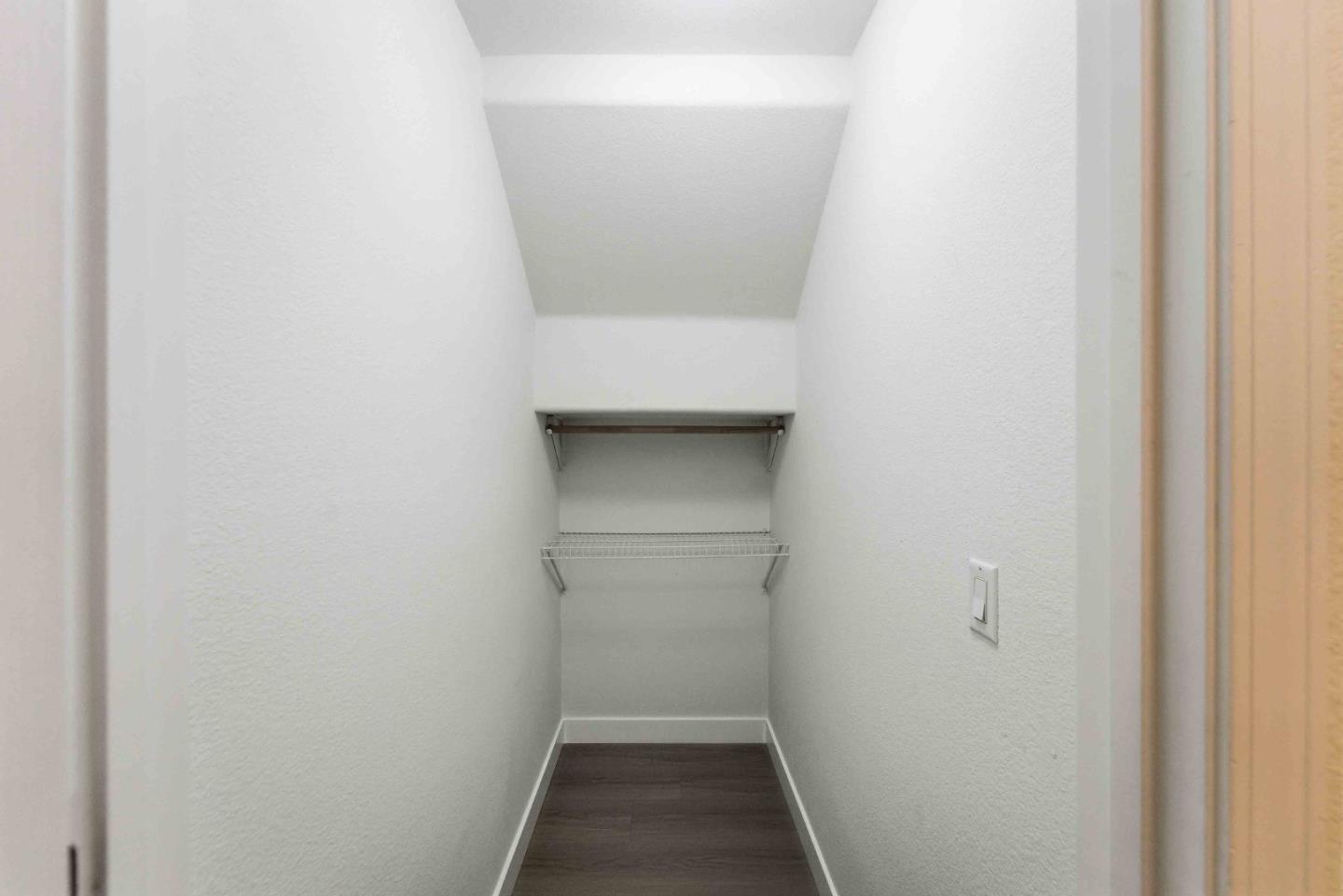 Detail Gallery Image 39 of 51 For 2260 Golden Crest Cmn, San Jose,  CA 95125 - 2 Beds | 2/1 Baths