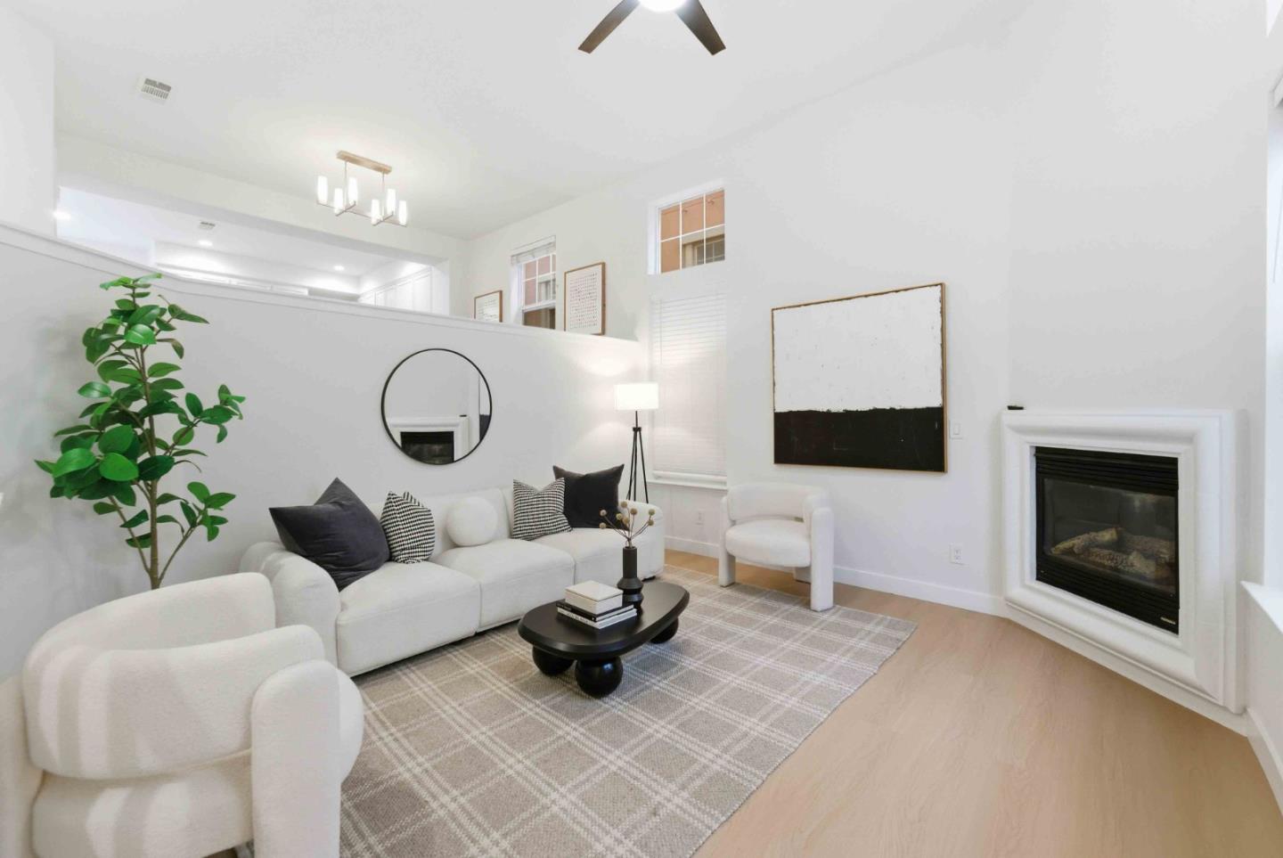 Detail Gallery Image 4 of 51 For 2260 Golden Crest Cmn, San Jose,  CA 95125 - 2 Beds | 2/1 Baths