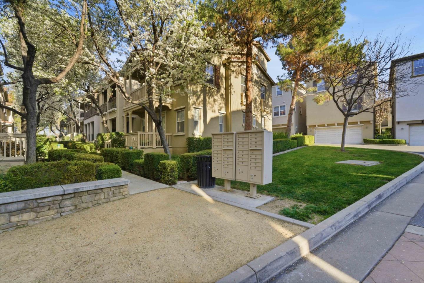 Detail Gallery Image 44 of 51 For 2260 Golden Crest Cmn, San Jose,  CA 95125 - 2 Beds | 2/1 Baths