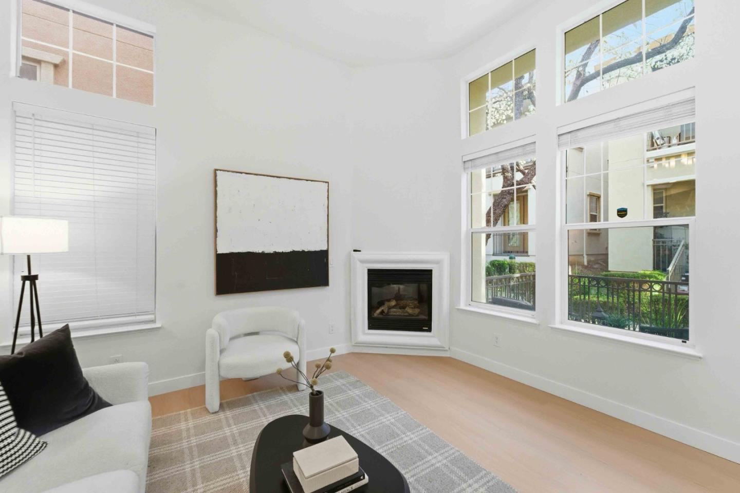 Detail Gallery Image 5 of 51 For 2260 Golden Crest Cmn, San Jose,  CA 95125 - 2 Beds | 2/1 Baths