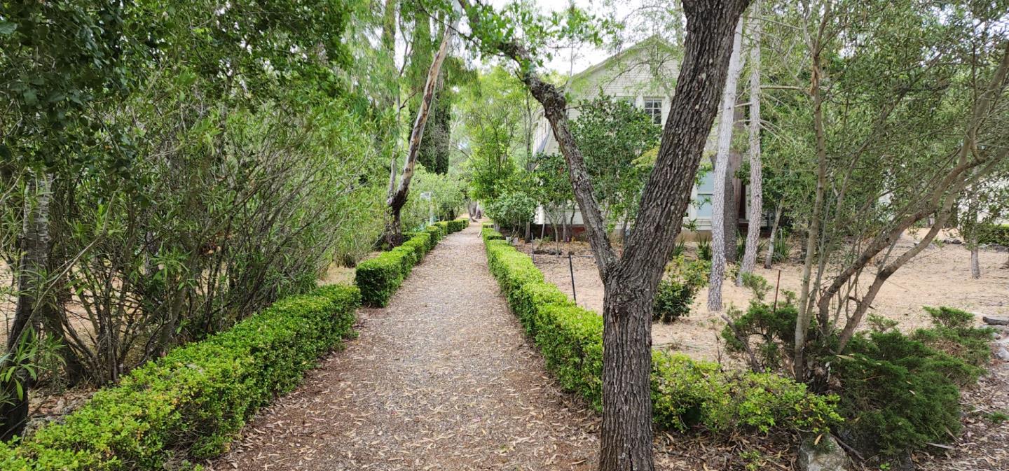 Detail Gallery Image 2 of 9 For 26731 Taaffe Rd, Los Altos Hills,  CA 94022 - 3 Beds | 2 Baths