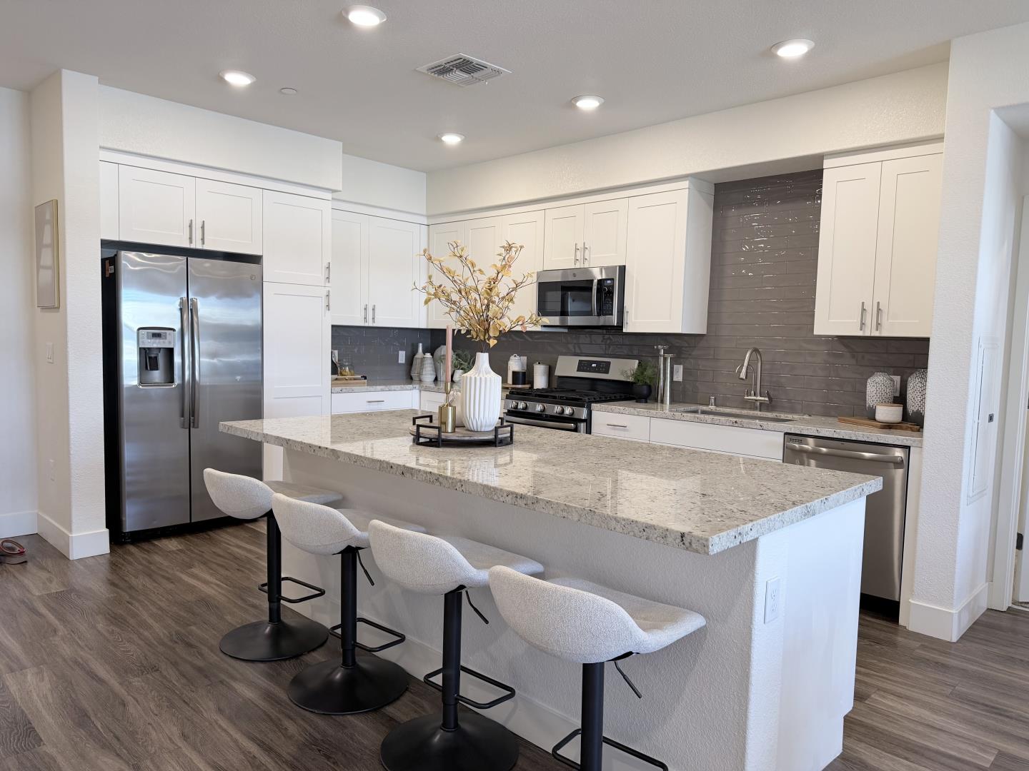 Detail Gallery Image 4 of 19 For 5933 Sunstone Dr #410,  San Jose,  CA 95123 - 2 Beds | 2 Baths