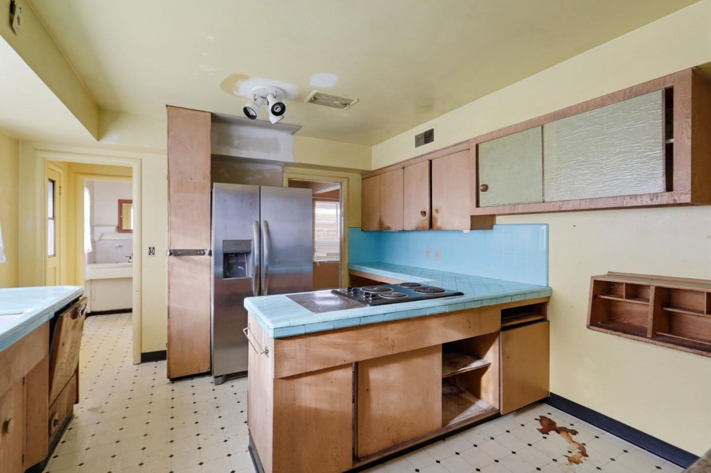 Detail Gallery Image 17 of 40 For 691 Lotus St, San Jose,  CA 95116 - 3 Beds | 1/1 Baths