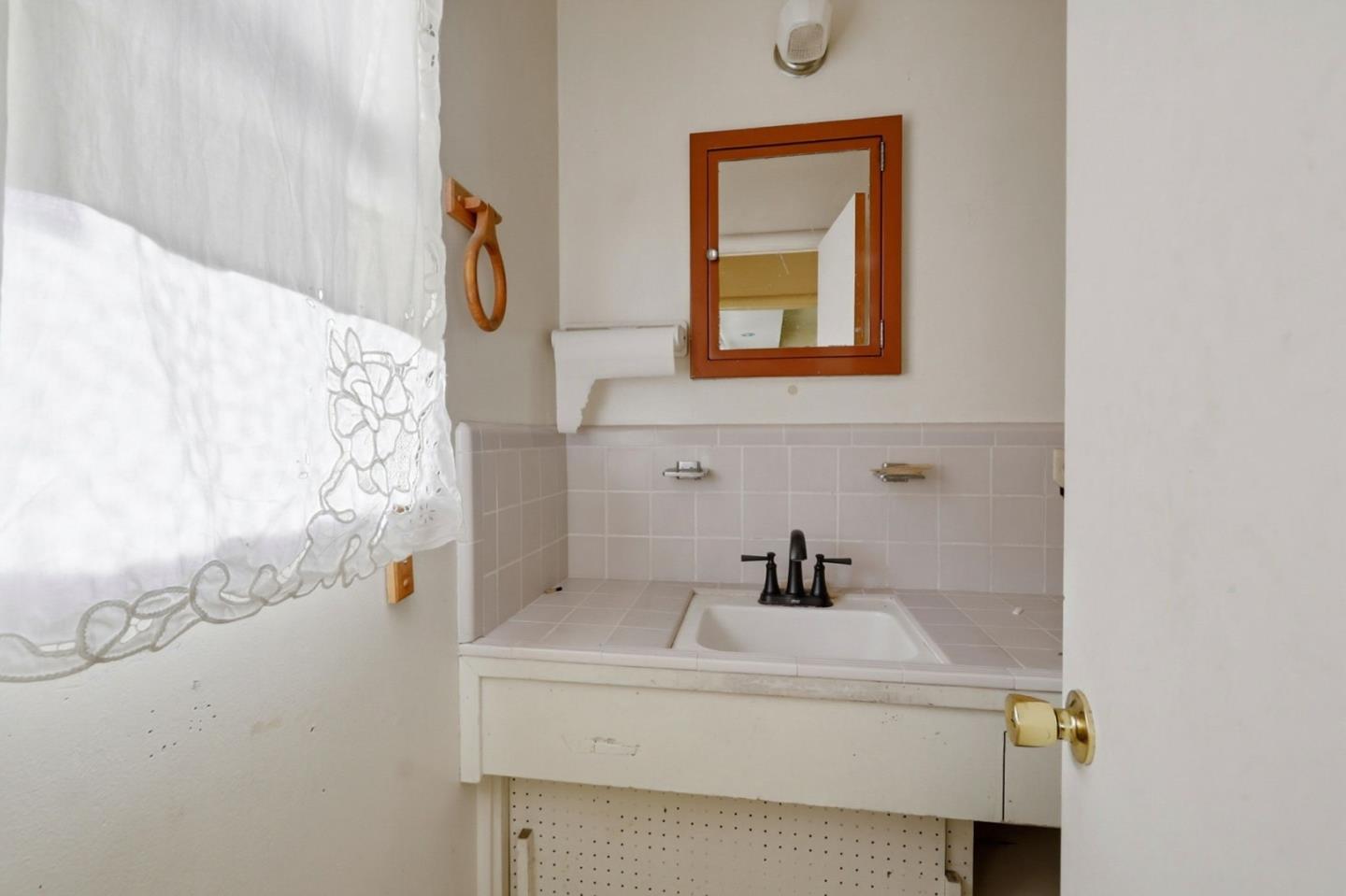 Detail Gallery Image 28 of 40 For 691 Lotus St, San Jose,  CA 95116 - 3 Beds | 1/1 Baths