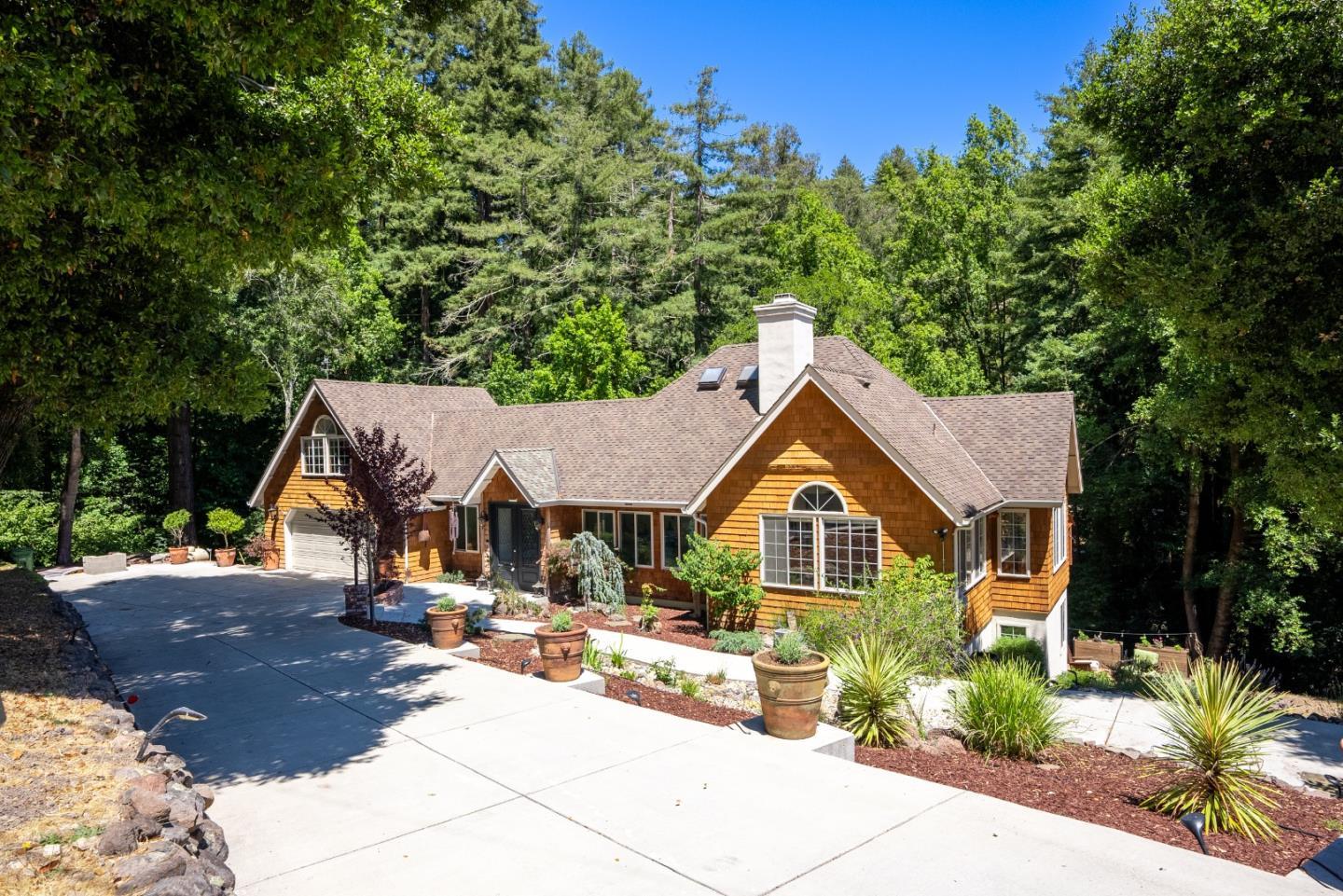 Detail Gallery Image 3 of 40 For 220 Miracle Ln, Santa Cruz,  CA 95060 - 3 Beds | 2/1 Baths