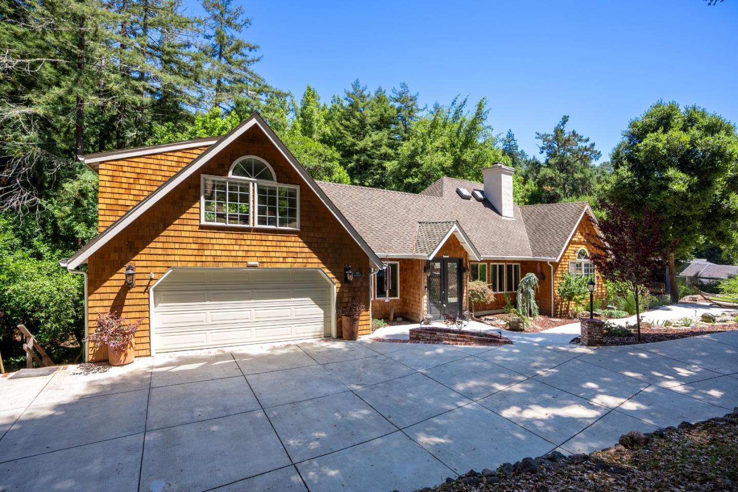 Detail Gallery Image 4 of 40 For 220 Miracle Ln, Santa Cruz,  CA 95060 - 3 Beds | 2/1 Baths