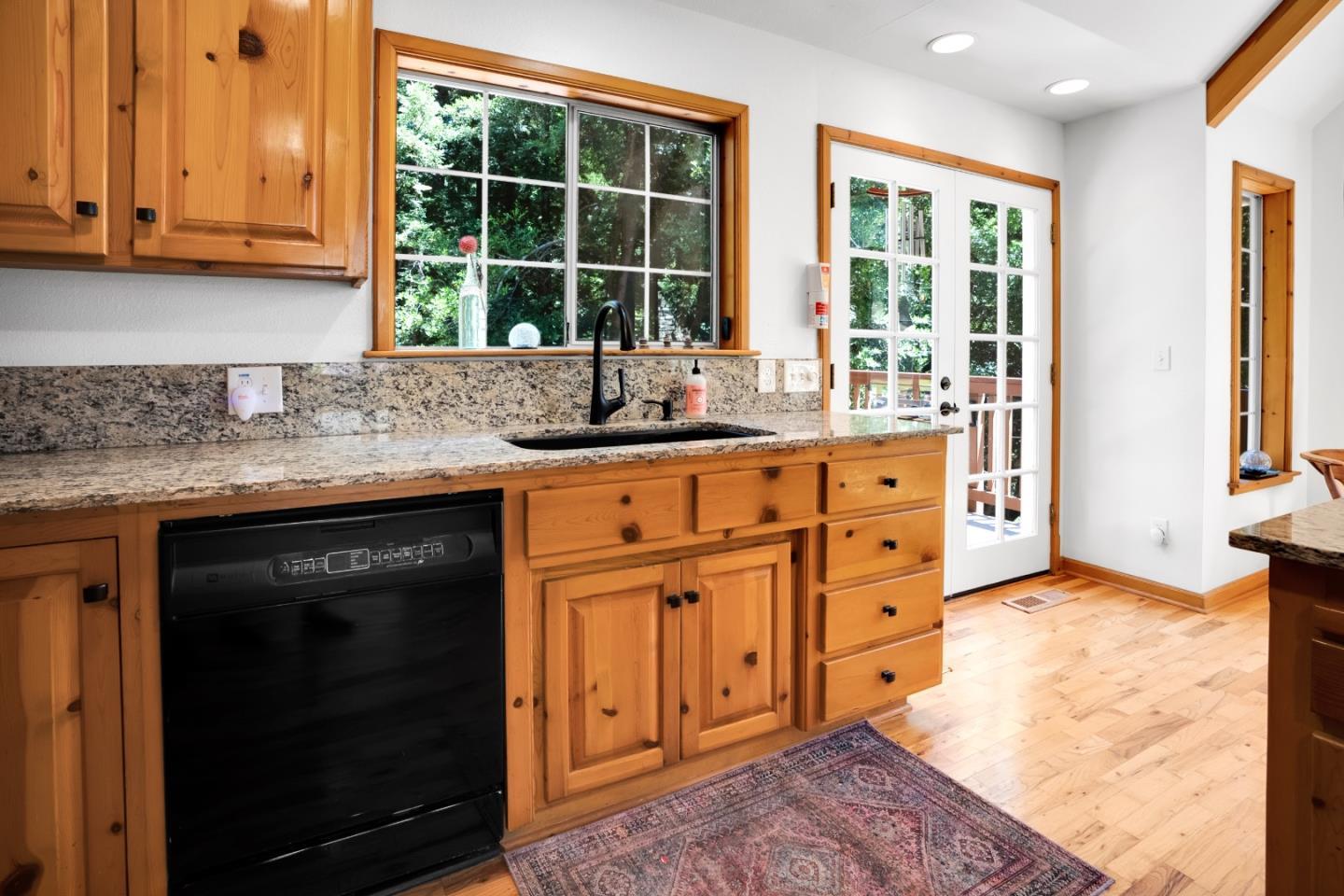 Detail Gallery Image 7 of 40 For 220 Miracle Ln, Santa Cruz,  CA 95060 - 3 Beds | 2/1 Baths