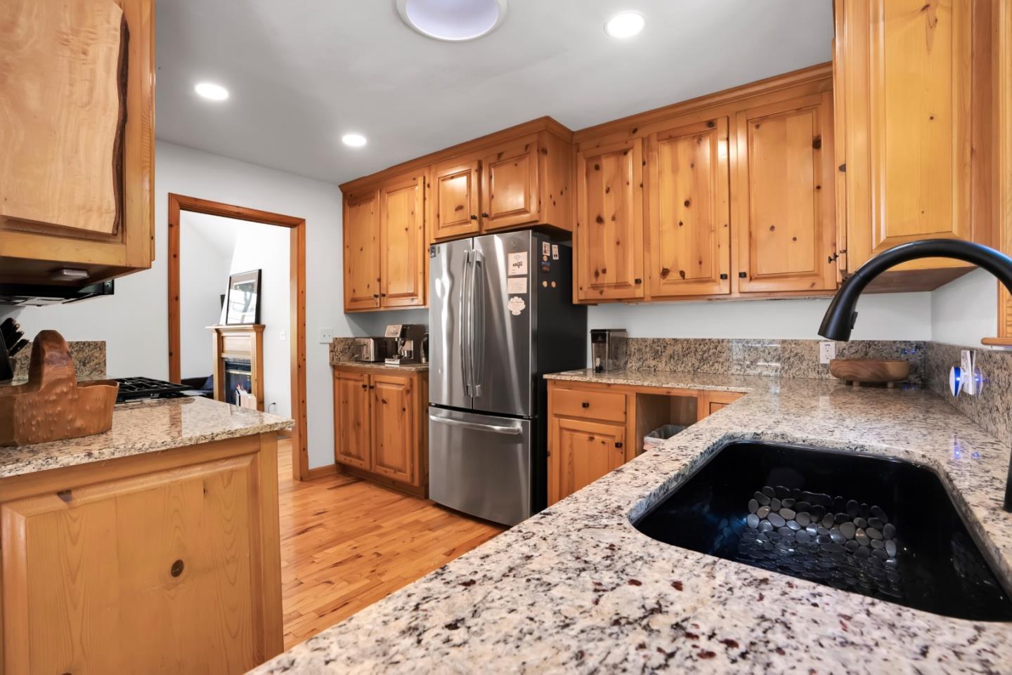 Detail Gallery Image 8 of 40 For 220 Miracle Ln, Santa Cruz,  CA 95060 - 3 Beds | 2/1 Baths