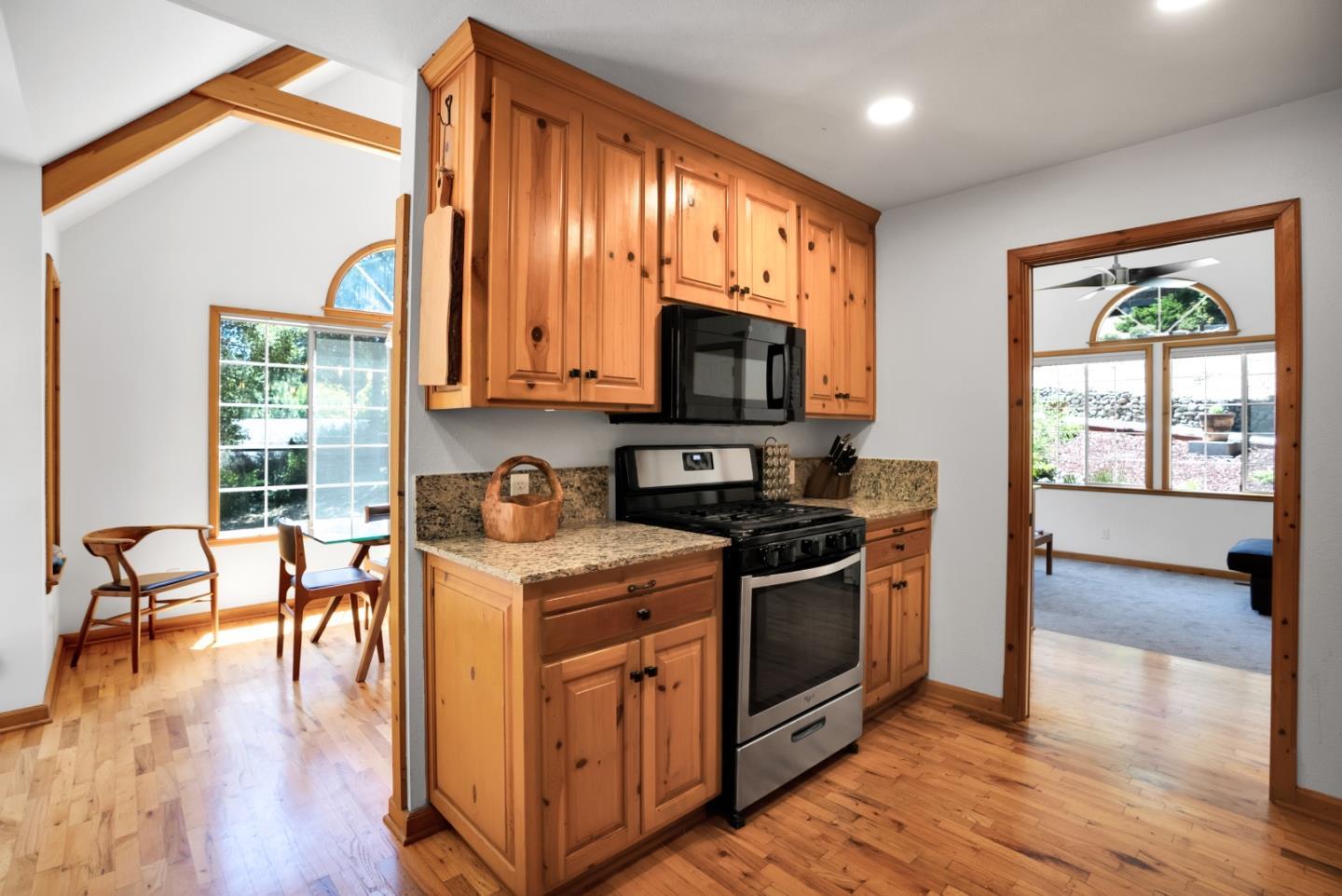 Detail Gallery Image 9 of 40 For 220 Miracle Ln, Santa Cruz,  CA 95060 - 3 Beds | 2/1 Baths