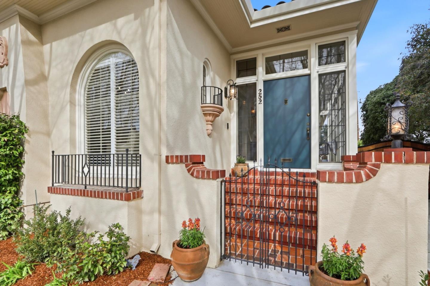 Detail Gallery Image 5 of 65 For 252 S 16th St, San Jose,  CA 95112 - 4 Beds | 3 Baths