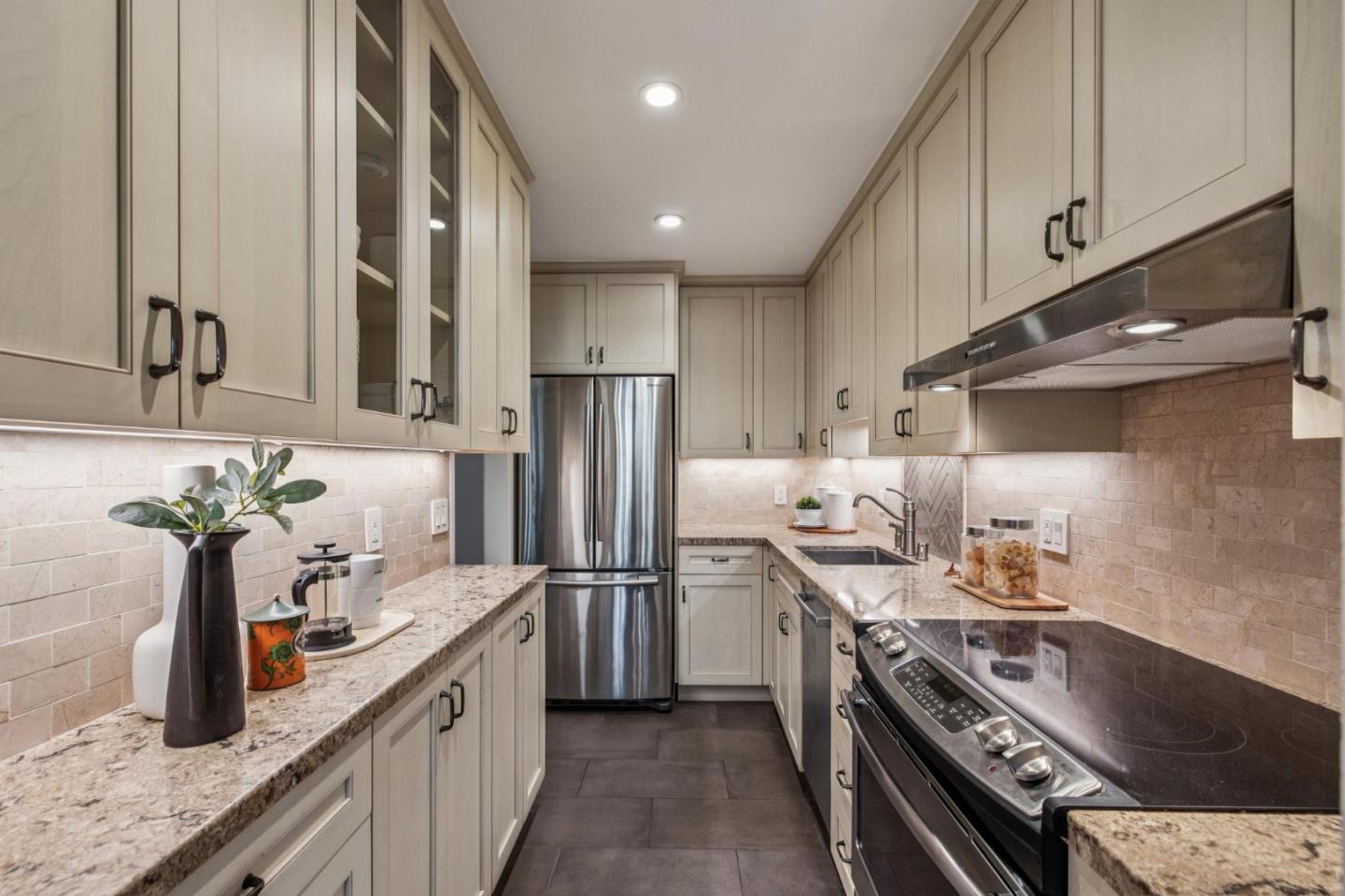 Detail Gallery Image 4 of 39 For 835 N Humboldt St #203,  San Mateo,  CA 94401 - 1 Beds | 1 Baths