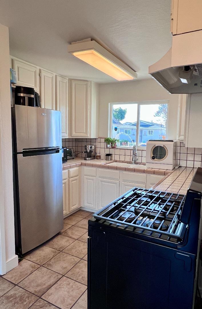 Detail Gallery Image 3 of 6 For 1210 Mastic St, San Jose,  CA 95110 - 2 Beds | 1 Baths