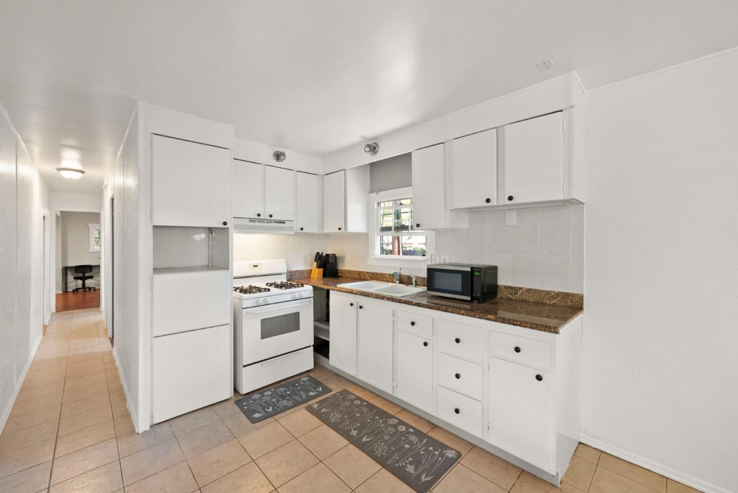 Detail Gallery Image 5 of 29 For 6726 Lakeshore Blvd, Lucerne,  CA 95458 - 3 Beds | 1 Baths